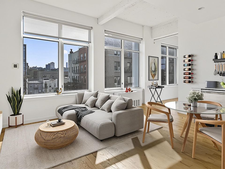 1st image of 55 Hope St Ph 8