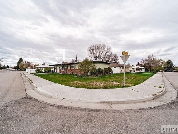 4th image of 819 Raymond Dr