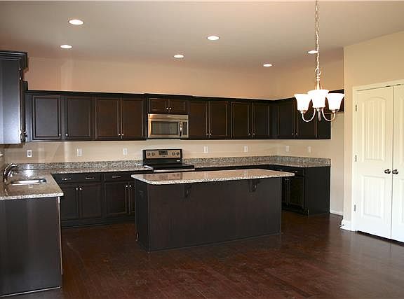 5th image of 686 Fredericksburg Dr Lot 2