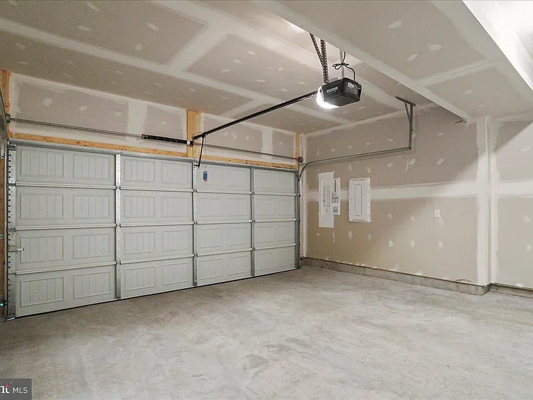 100 Stafford Pl — Photo 39