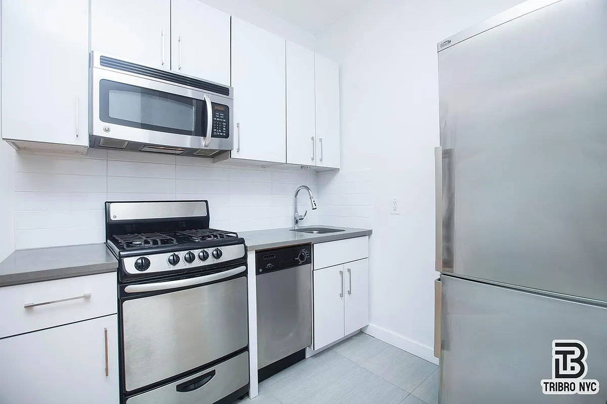 Building Photo - 34 W 129th St #3B