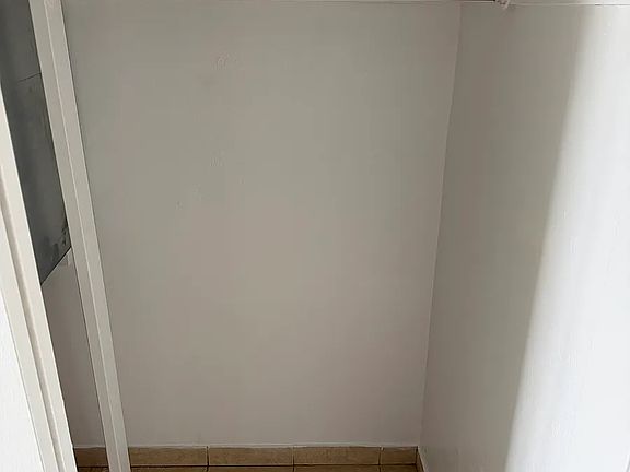 5th image of 713 NE 8th St APT 8