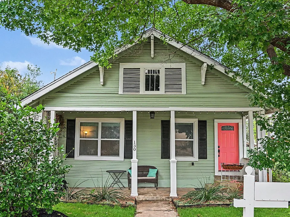130 Groveland Pl