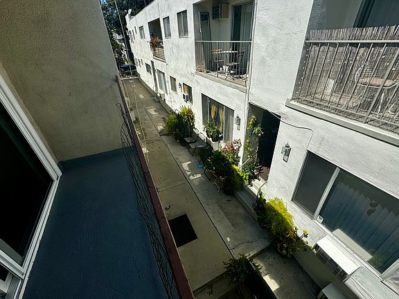 4th image of 1012 N Laurel Ave #10A