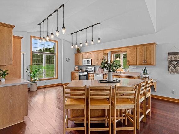 4th image of 300 Ivory Ave NE