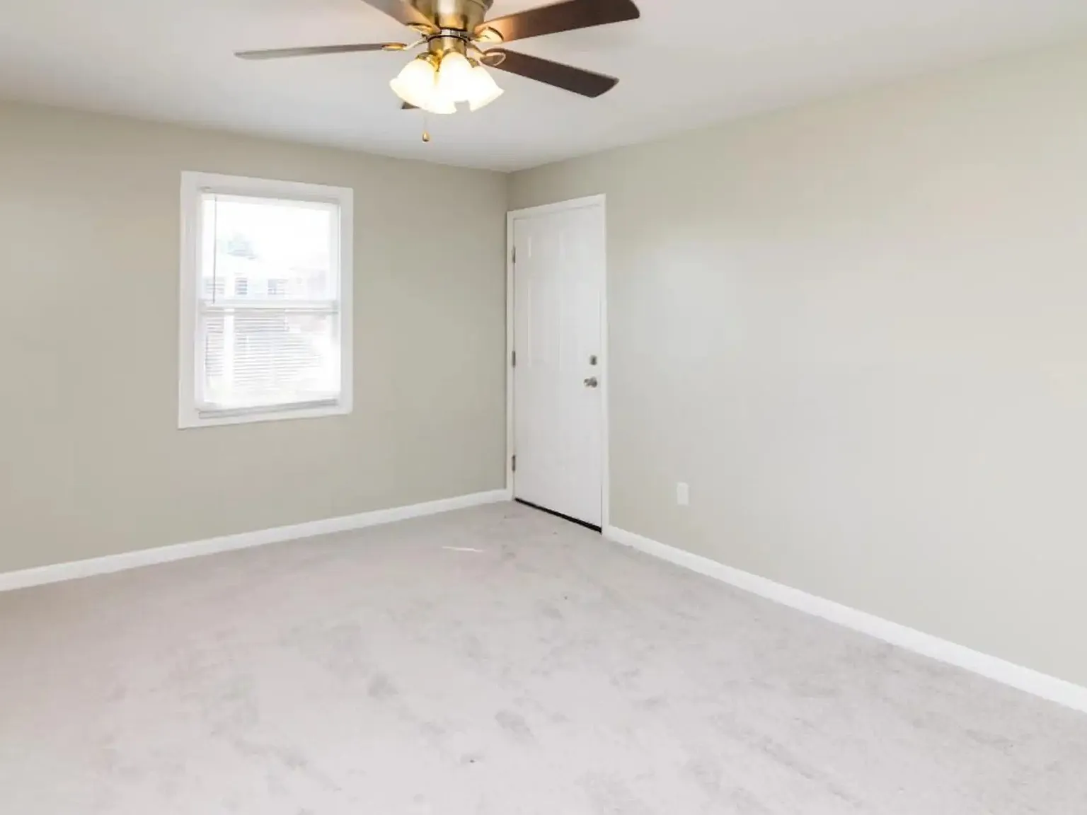 2 bed, 1000 sqft, $1,000 — Photo 2