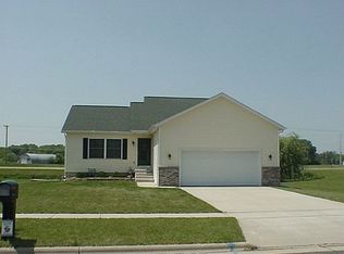 1033 Columbia Dr, Poynette, WI 53955