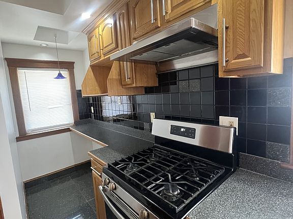 5th image of 17 Berry St #11332086