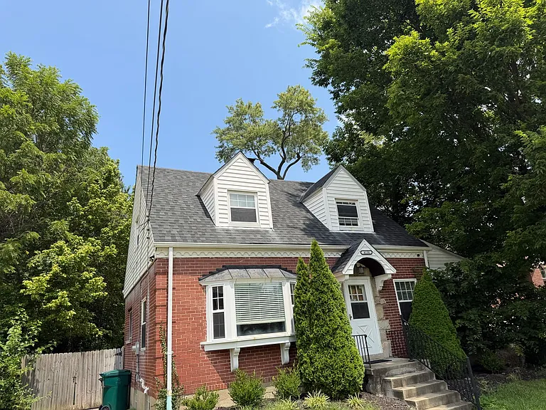 4158 Saint Lawrence Ave — Photo 2