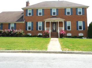 100 Greenmeadow Dr, Colonial Heights, VA 23834