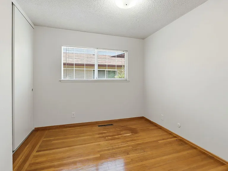 1571 Finch Way — Photo 23