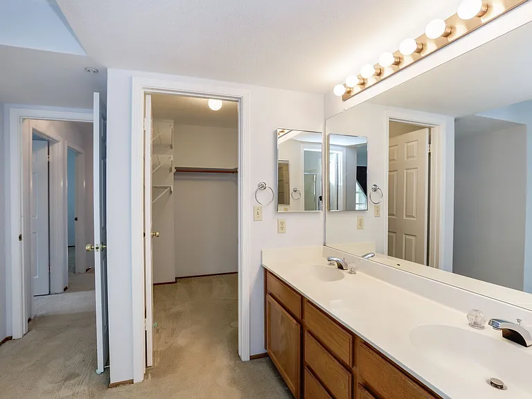 1055 Hull Ln — Photo 28