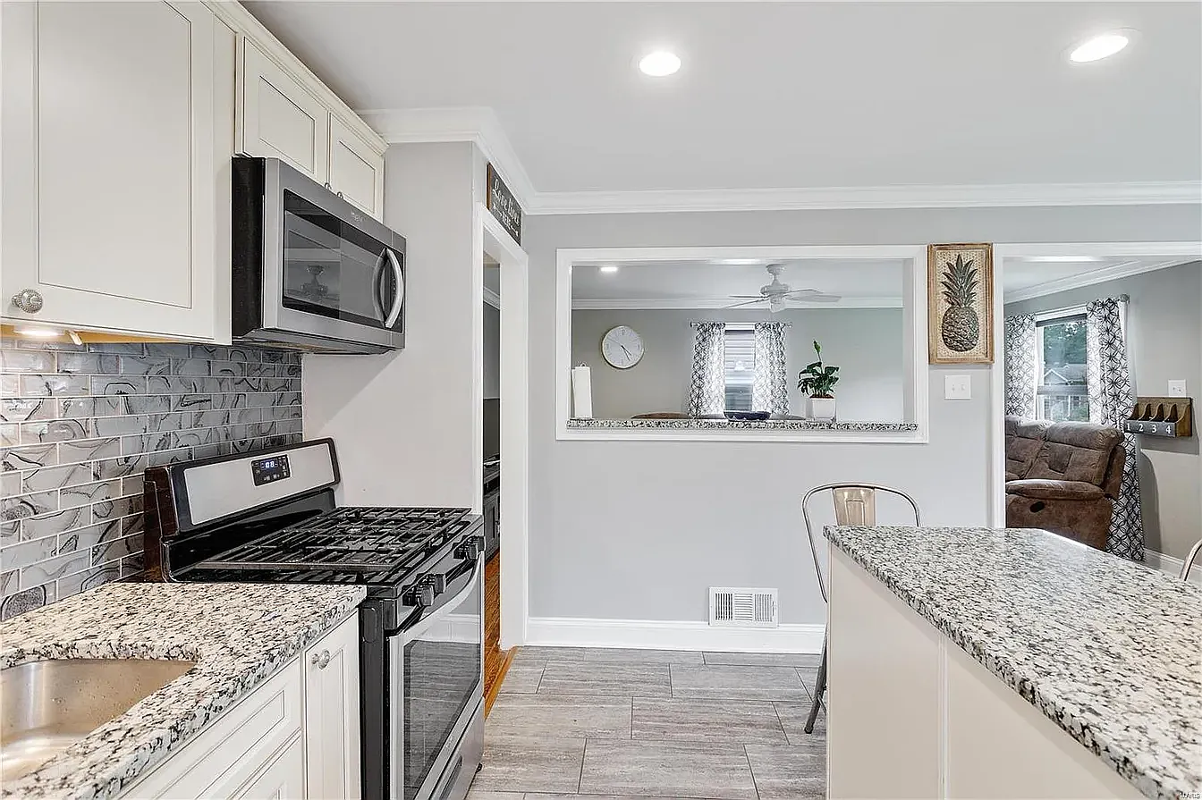 2 bed, 792 sqft, $1,895 — Photo 1