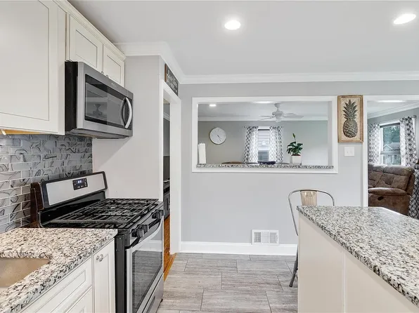 1300 Fairmount Ct, Saint Louis, MO 63139