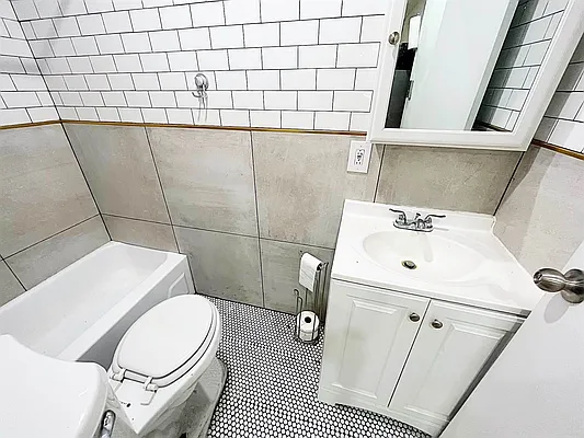 Rented by Bond New York | media 5