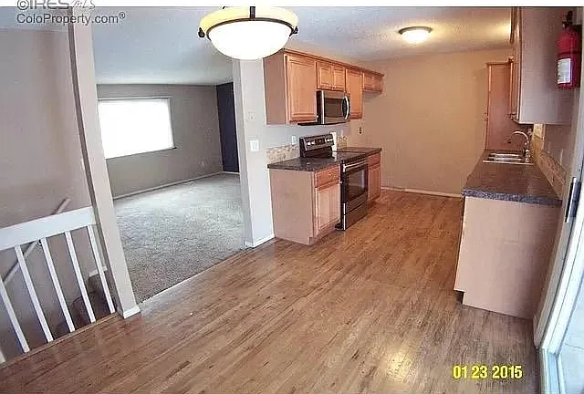 1441 Avondale Pl — Photo 3