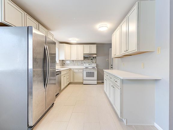 5th image of 22 Queensbrook Pl