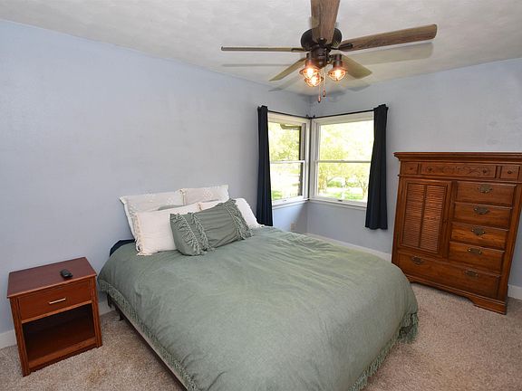 5th image of 2104 Oak Dr