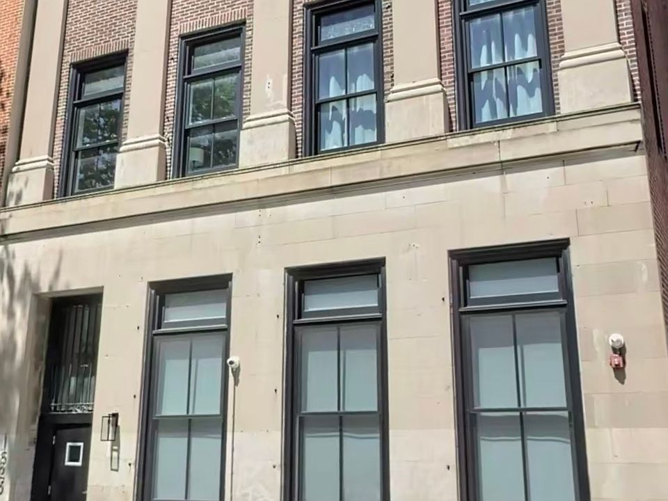 1st image of 1519 W Girard Ave #305