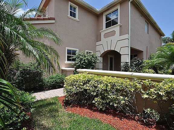 Captivating Curbside Foliage