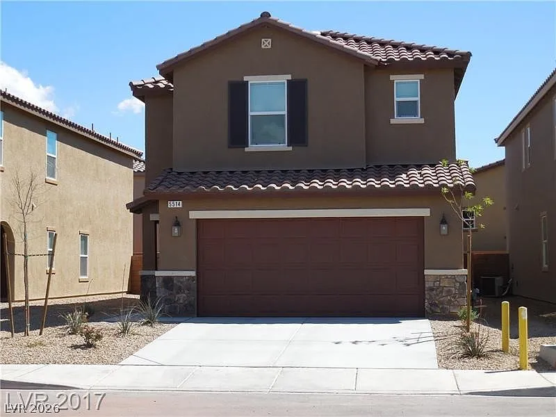 4 bed, 2.5 bath, 2072 sqft, $2,095 — Photo 2