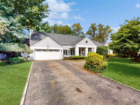 21 W Woods Road, Lake Success, NY 11020