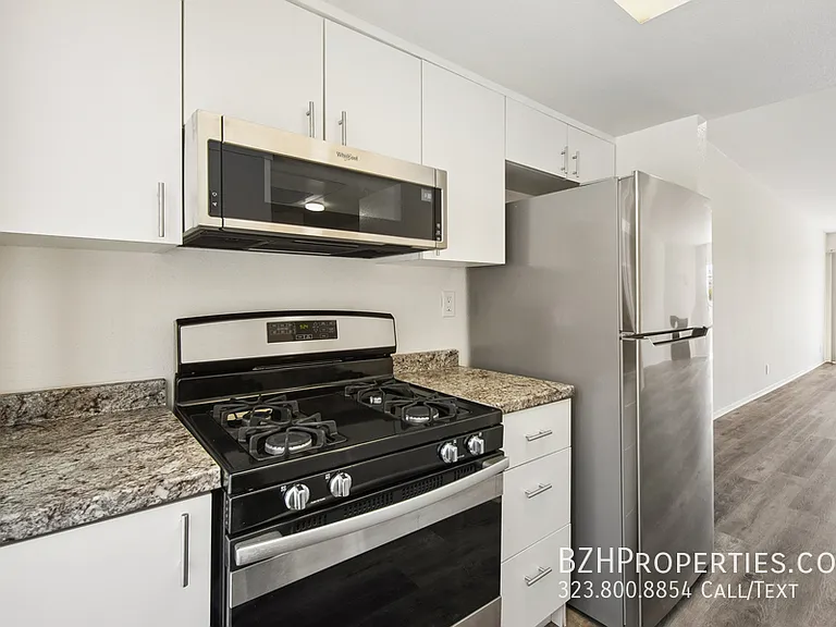 870 Crenshaw — Photo 10