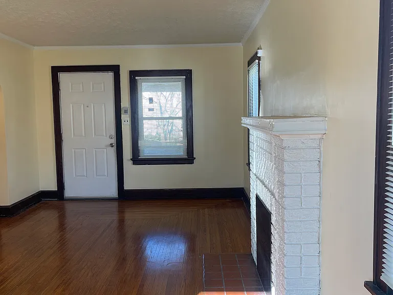 1815 Garden Ln — Photo 5