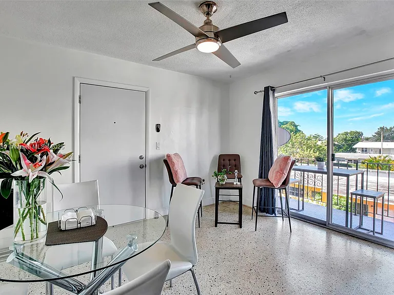458 SW 9th St #8 — Photo 1