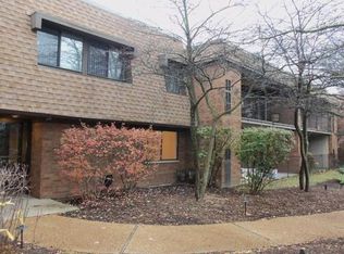 50 Old Oak Dr APT 213, Buffalo Grove, IL 60089