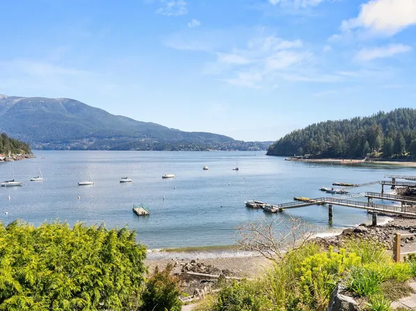 433 Senator Pl, Bowen Island, BC V0N 1G1