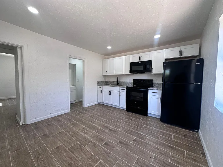 2614 N Balboa Ave #2 — Photo 10