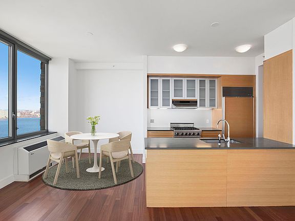 5th image of 30 West St APT Ph2f