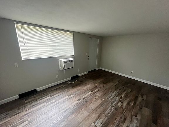 3rd image of 2613 W Wardcliffe Dr #2920