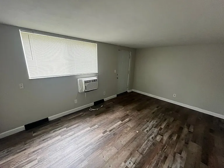 2613 W Wardcliffe Dr — Photo 3