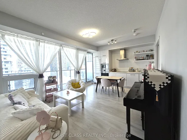 2221 Yonge St #1501 — Photo 14