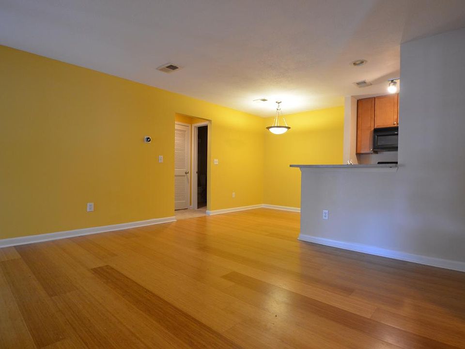 2nd image of 276 Alexandra Rd Unit 7