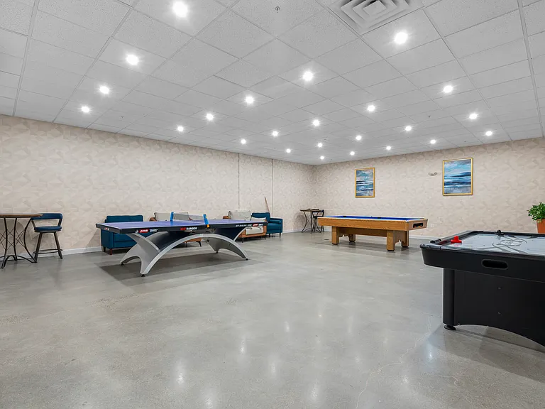 Alexandria Manor Apartments — Photo 89