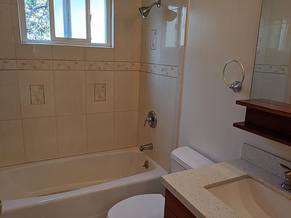 5th image of 888 Crespi Dr