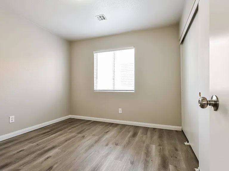 9156 Indian Breeze Dr — Photo 13