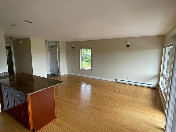 5th image of 12628 Northup Way #8