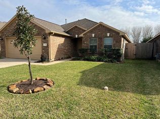 211 Hawks View Dr, La Marque, TX 77568