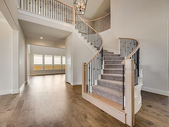 3rd image of 625 Gannon Heights Ln