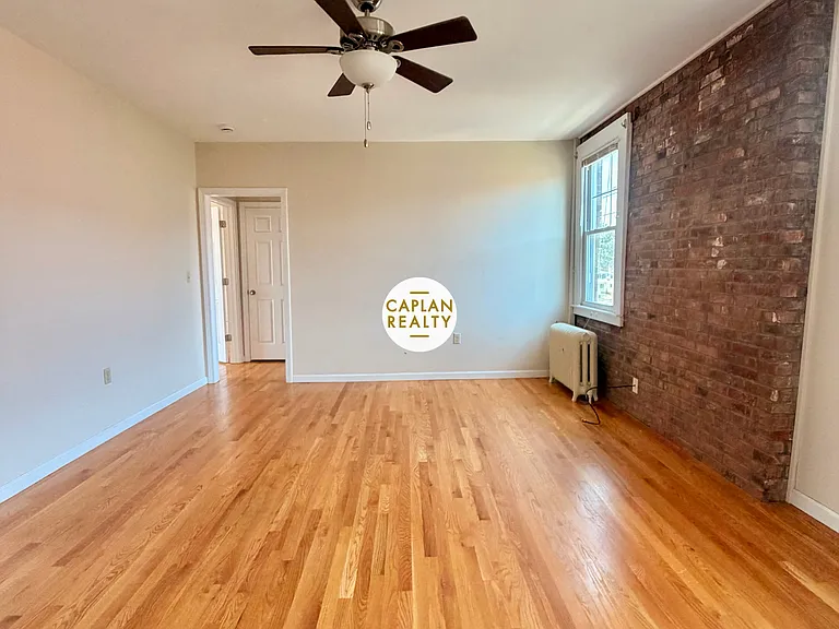 405 Main St #6 — Photo 1