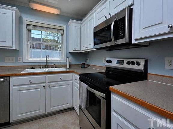 3rd image of 532 Fernway Dr