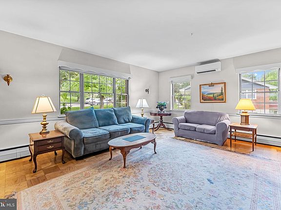 3rd image of 8316 Macarthur Rd