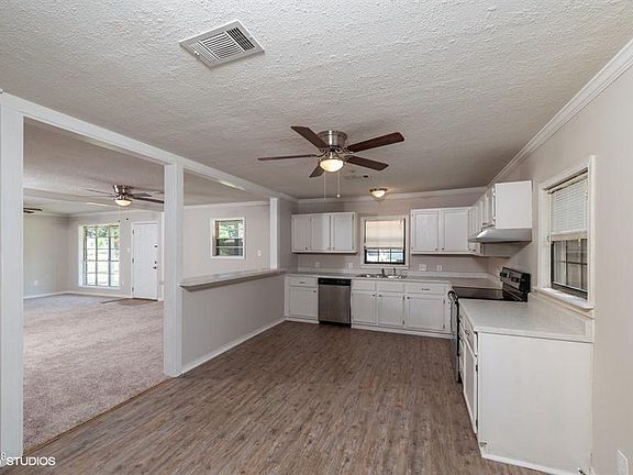 3rd image of 331 Lawler Ave