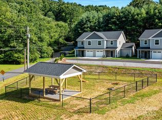200 Red Twig Ln UNIT 202, Burnsville, NC 28714