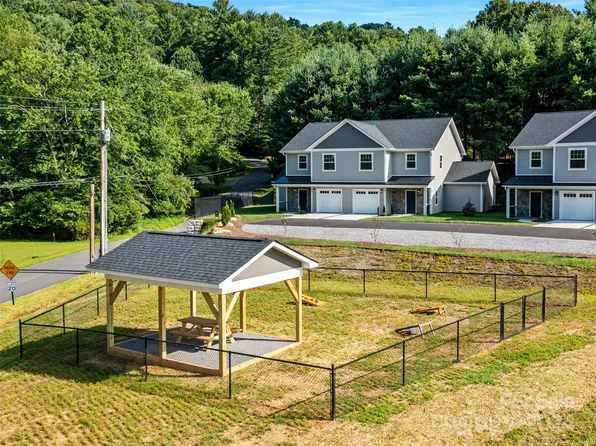 200 Red Twig Ln Unit 202, Burnsville, NC 28714