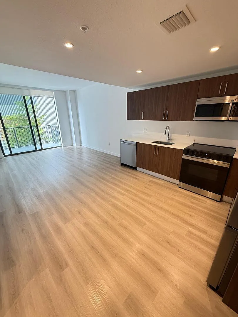 1 bed, 648 sqft, $2,099 — Photo 2